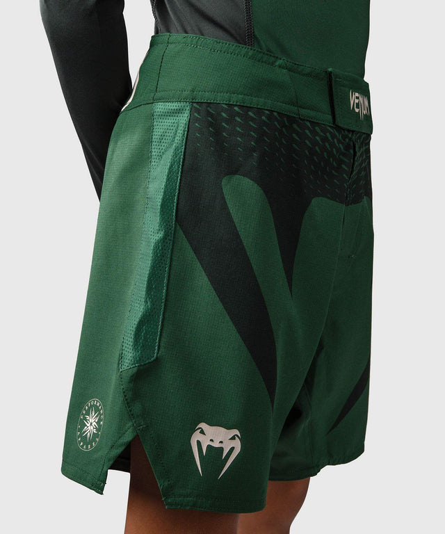 Shorts de MMA Venum Attack Enfant – Vert/Blanc cassé