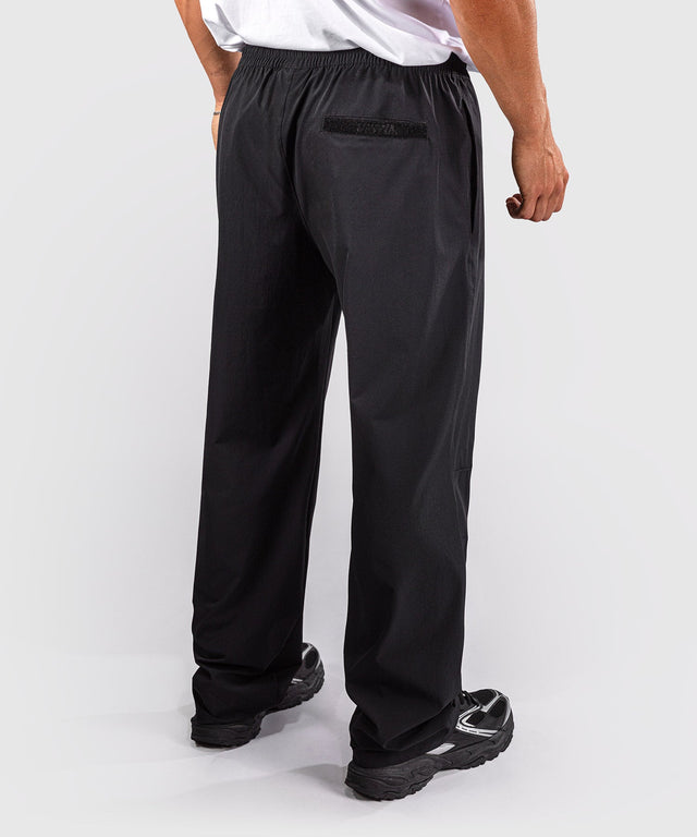 Pantaloni de antrenament Venum Essential Woven – Negru