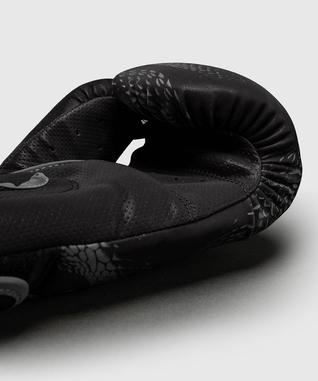 Gants de boxe Venum Matupa – Noir/Gris/Or - velcro