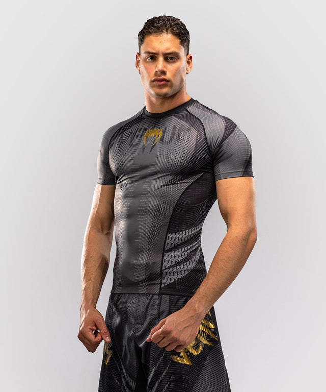 Rashguard Venum Galactic 3.0 Manga Corta – Negro/Oro