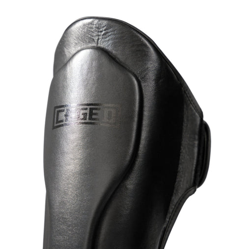 Caged Kickbox-Schienbeinschoner 'X' Series – Schwarz/Schwarz – Schienbeinschoner