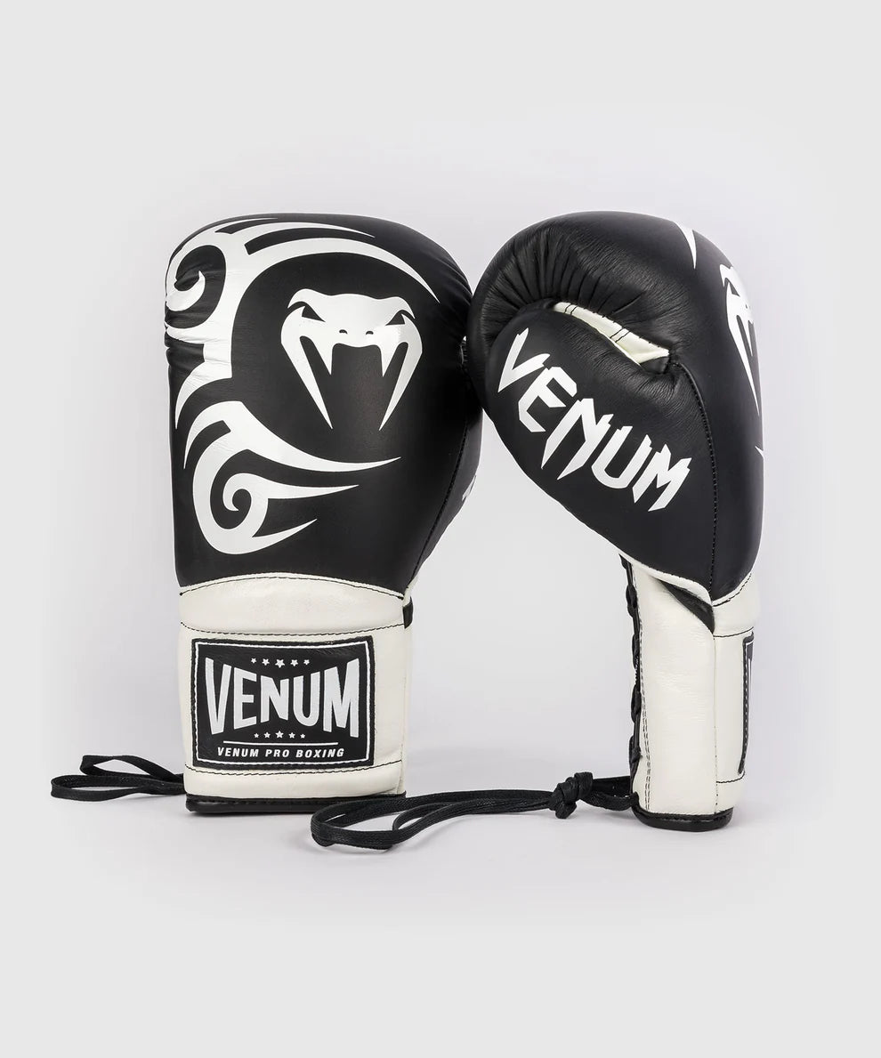 Venum x Mike Tyson Boxhandschuhe Giant 2.0 Pro mit Schnürverschluss – Schwarz/Weiß
