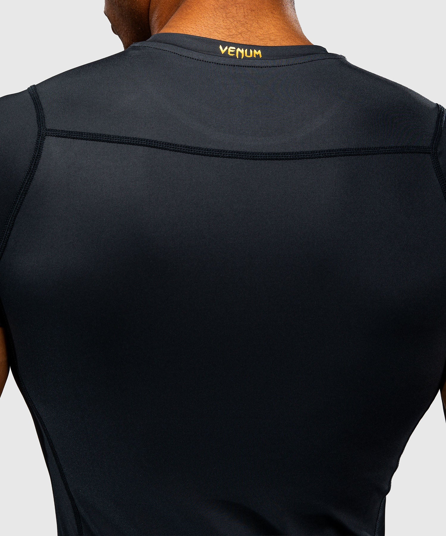 Rashguard Venum Attack Manches courtes – Noir/Or