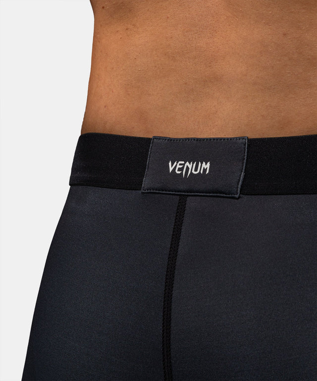 Pantaloni scurți de compresie Venum Streamline – Negru/Alb