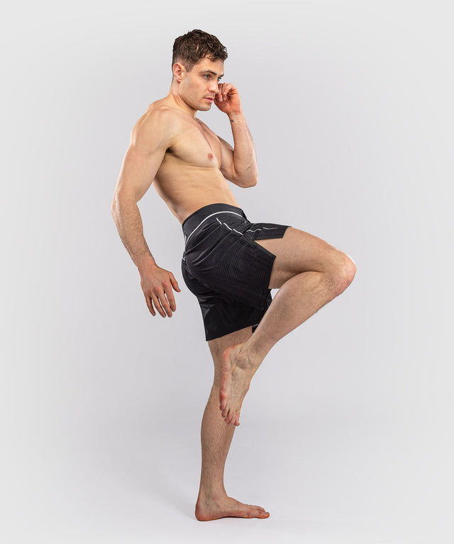 Spodenki MMA Venum Stealth – Czarne/Białe