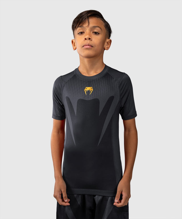Rashguard Venum Attack Mâneci Scurte Copii – Negru/Auriu