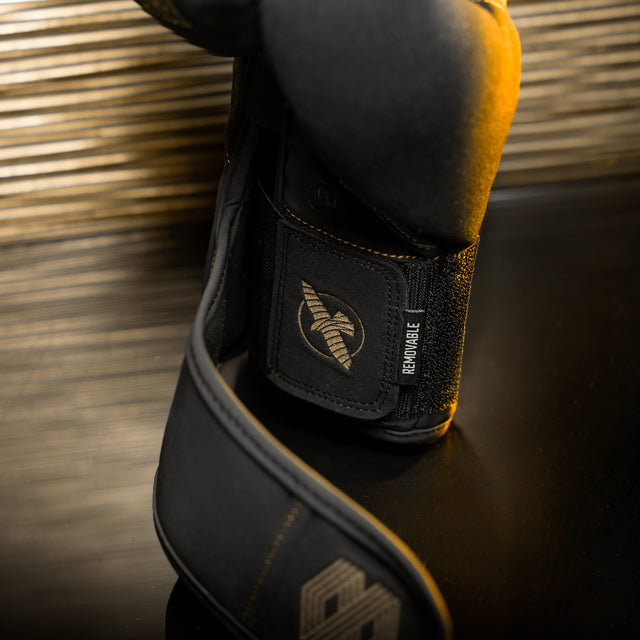 Mănuși de box Hayabusa x Mayweather Champ – Negru/Auriu