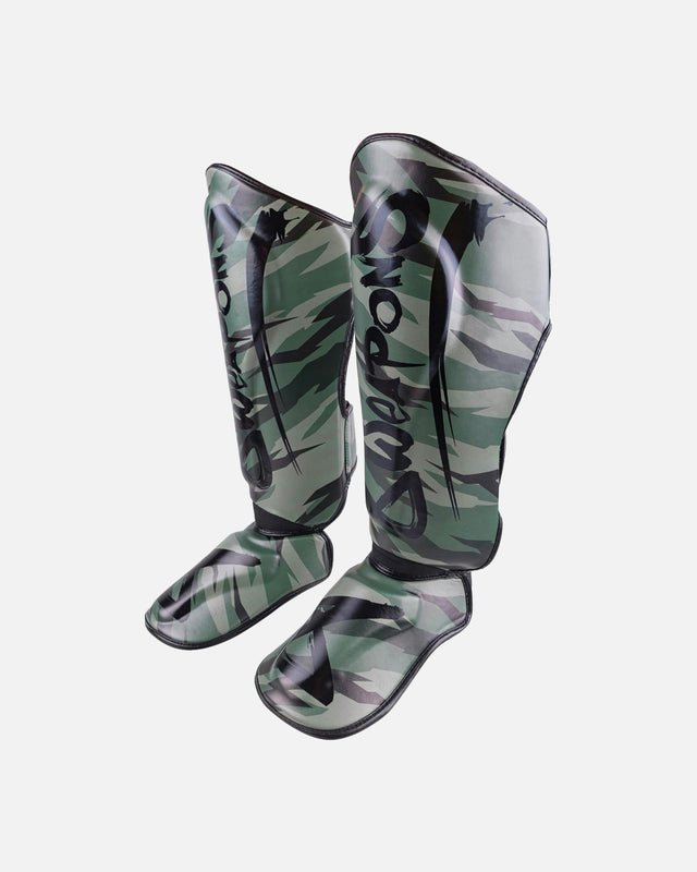 8 WEAPONS Skinnebensbeskyttere Unlimited 2.0 - Woodland Camo