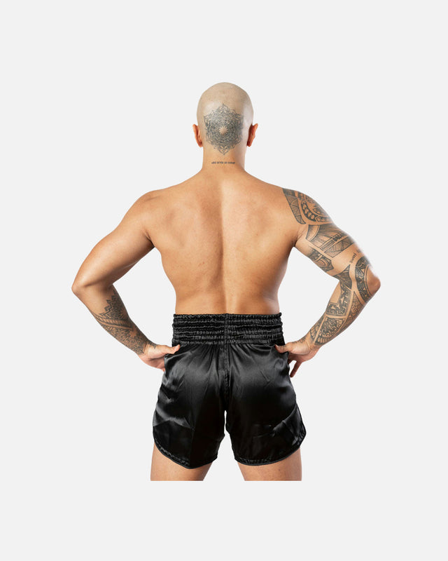8 WEAPONS Muay Thai Shorts Strike - Schwarz/Gold