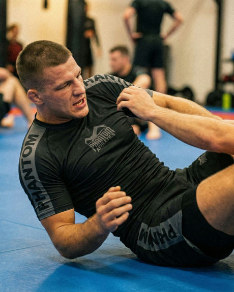 Rashguard Phantom Athletics EVO Apex Manga Curta – Preto/Cinzento