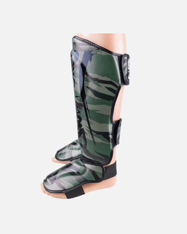 8 WEAPONS Skinnebensbeskyttere Unlimited 2.0 - Woodland Camo