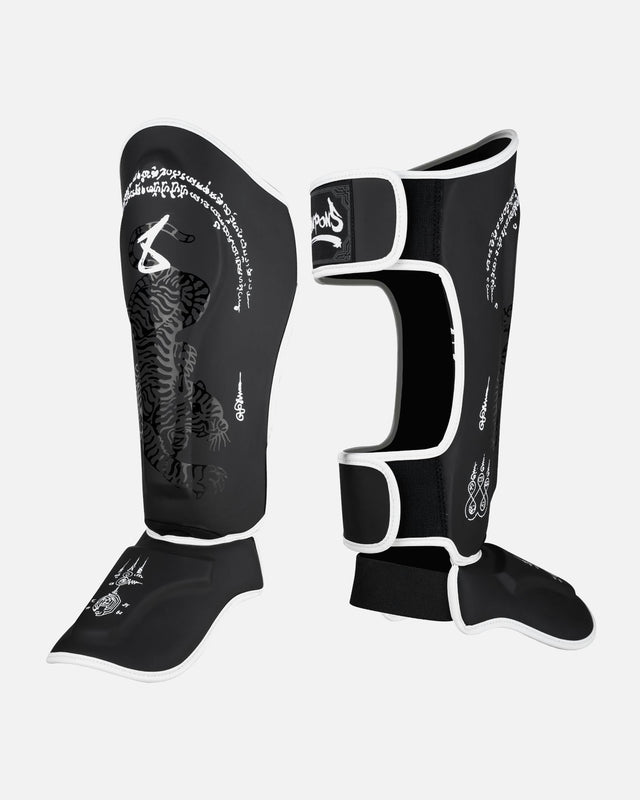 8 WEAPONS Benskydd Sak Yant Big Tiger – Svart