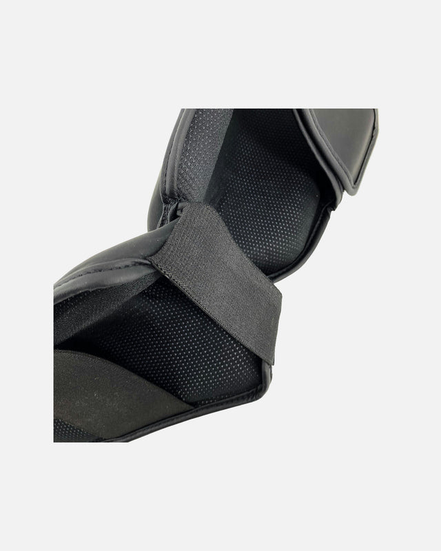 Chrániče holení Adidas Shin Instep Guard – Černé/Bílé