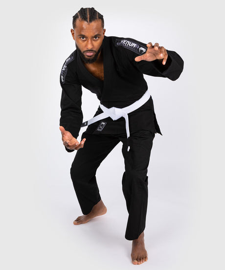 Venum BJJ Gi First - Preto - incl. cinto branco - Kimonos de BJJ