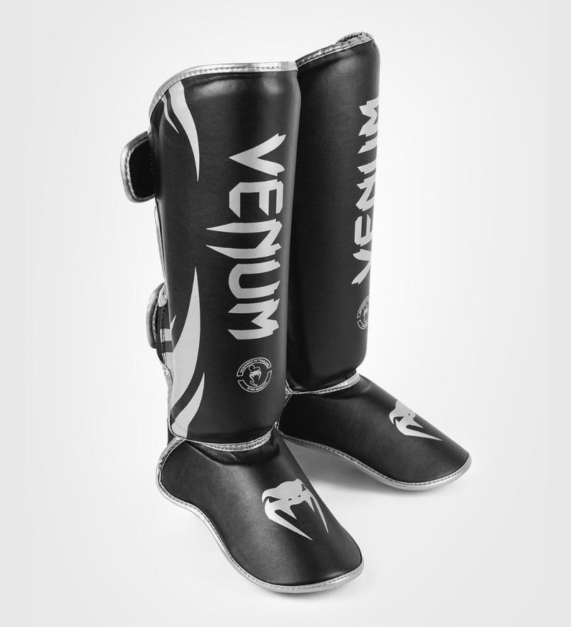 Caneleiras Venum Challenger – Preto/Prata - Caneleiras