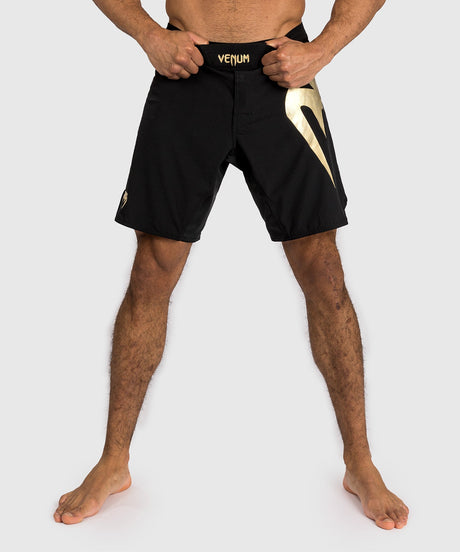 Spodenki MMA Venum Light 5.0 – Czarne/Złote przód
