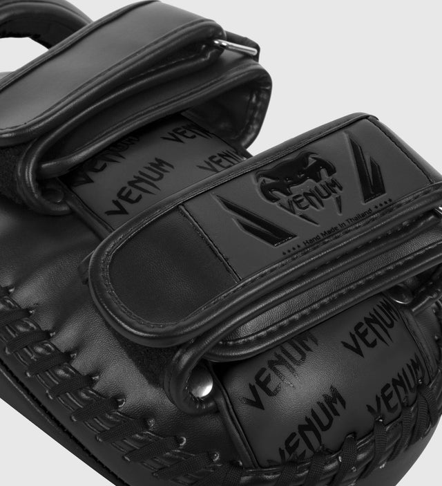 Venum Thai Pads Light – Černé – Thajské lapy